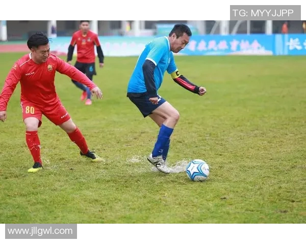 足球明星动作模仿指南助你提升球技与自信心的完美模板