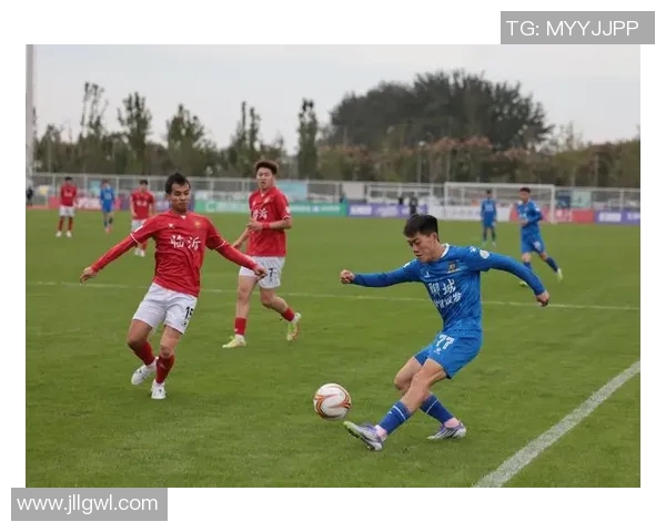 21号传奇足球明星的辉煌历程与对足球界的深远影响探讨